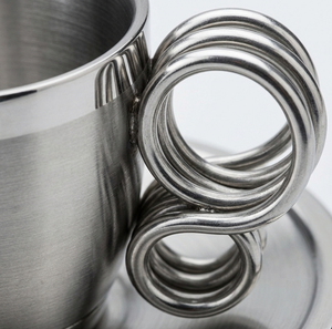Tasse à thé moderne en acier inoxydable avec soucoupe, poignée spirale unique, mug à expresso en métal - Product Image 5