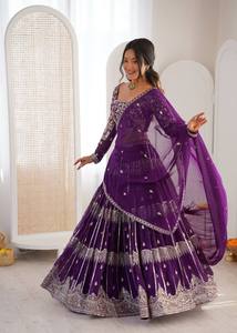 Ensemble Lehenga avec broderie de fils et de paillettes, modèle de designer à grand évasement de 3,5 mètres, spécial célébrations - Product Image 3