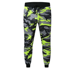 Pantalon de jogging camouflage personnalisé en tissu doux, idéal pour l'entraînement sportif, taille élastique, confortable et décontracté - Product Image 5
