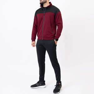 Ensemble de survêtement décontracté imprimé pour homme Urban Core, confortable et respirant, personnalisable en gros, avec logo frontal, coupe classique - Product Image 1