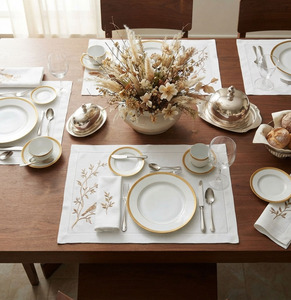Ensemble de sets de table et de serviettes personnalisés en coton beige brodé motif oiseau sur branche, avec ourlet festonné, lavable en machine, pour la maison et les fêtes - Product Image 2