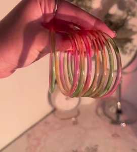 กำไลข้อมือแก้วรุ่นแฟชั่นแองเจิลสำหรับผู้หญิงและเด็กผู้หญิง ยี่ห้อ Chudiyan พร้อมปรับขนาดได้ - MN EXPORTS งานฝีมือเรซิ่น - Product Image 5