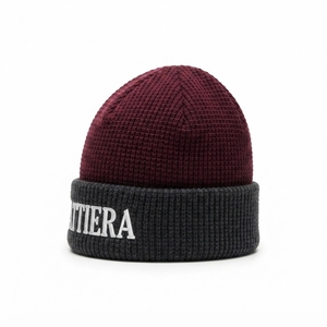 Bonnet en tricot côtelé bordeaux personnalisé avec logo brodé, chaud et doublé pour l'hiver - Product Image 3