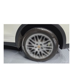 Porsche Cayenne 3.0 Diésel 2016, Estándar de Emisiones Euro V, Volante a la Izquierda, 68,453 km - Product Image 5