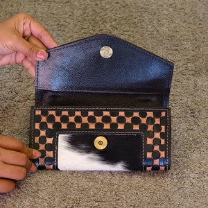 Cartera de Mano de Cuero Venus, Diseño de Lujo, Grabado a Mano, Cuero Vacuno, Protección RFID, Gran Capacidad - Product Image 2