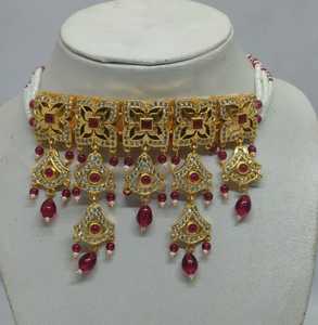 Parure de collier Kundan plaqué or royal, luxueux ensemble de bijoux indiens de mariée avec gouttes de rubis et perles, collier ras-du-cou glamour et boucles d'oreilles - Product Image 3