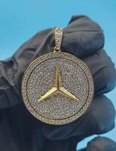 Pendentif personnalisé avec logo Mercedes Benz, serti de moissanite VVS, bijoux hip-hop tendance, pendentif en argent 925 plaqué or pour homme - Product Image 3
