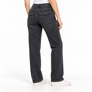 Jean en denim noir délavé à taille mi-haute et jambe droite pour femme avec poches à rabat - Product Image 3