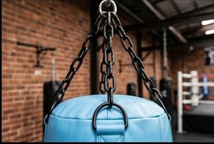 Sac de boxe d'entraînement K4 bleu en PU avec remplissage de sable pour usage en salle de sport adulte - Product Image 4