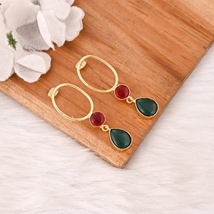 Elegantes Pendientes Colgantes con Engaste de Bisel de Granate Hidro y Ónix Verde Chapados en Oro, Joyería Artesanal de Latón para Mujer - Product Image 3