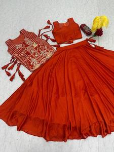 Elegante Vestido Maxi Naranja de Satén con Bordado y Pedrería, Cuello Halter, Corte en A, Dobladillo Acampanado, Sin Mangas, para Fiesta - Product Image 5