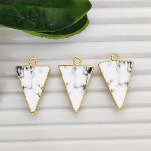 Charm de Ópalo Dendrítico en Forma de Triángulo, Electrochapado, Ópalo Dendrítico de 20x15mm, Chapado en Oro, Hecho a Mano, Conector para Joyería - Product Image 3