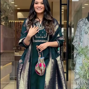 Conjunto de Kurta de Rayón con Bordado y Dupatta con Encaje para Mujer, Tallas Completas, Suministro al por Mayor, Alta Margen de Ganancia, para Minoristas de Ropa Étnica Premium - Product Image 1