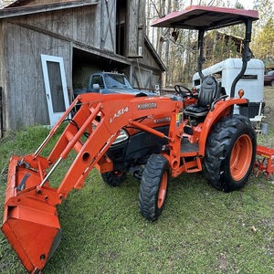 Tractor Utilitario Kubota L3240 de Alta Resistencia a Precio Económico, Fabricado con Componentes Duraderos para un Rendimiento en Campo Prolongado - Product Image 2