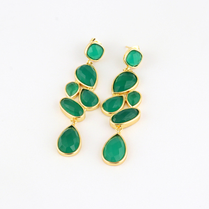 Boucles d'oreilles tendance hip-hop minimalistes en onyx vert taillé en losange, en laiton plaqué or 18 carats pour femme - Product Image 5