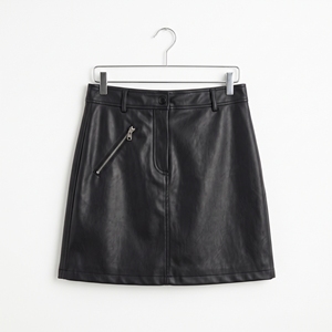 Jupe mini en similicuir pour femme, style décontracté et audacieux, en cuir PU, fabrication OEM ODM, vente en gros, logo personnalisé, faible MOQ - Product Image 2
