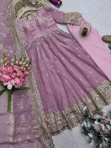Robe de soirée ethnique indienne de luxe - Tissu en soie Fandy lourd avec doublure en micro-coton et travail élégant de paillettes - Product Image 4