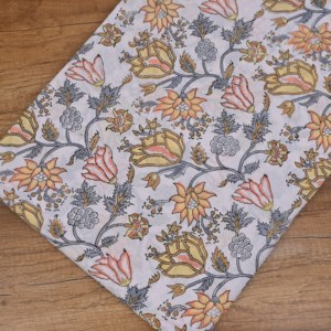 Tissu en coton blanc de qualité supérieure imprimé à la main, motif floral jaune pêche et vigne, pour la confection de vêtements, la confection de robes et l'ameublement. - Product Image 1