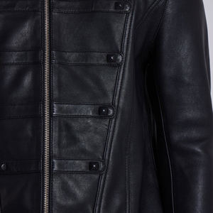 Veste en cuir véritable noire pour homme, style streetwear, avec détails de sangle sur le devant, col à revers, fermeture éclair sur le devant, coupe ajustée, vêtement d'extérieur haut de gamme personnalisé - Product Image 5