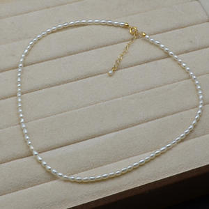 Collier de perles d'eau douce naturelles de 3-4 mm pour femmes, chaîne de clavicule plate de luxe, petite pièce, tempérament léger et original - Product Image 2