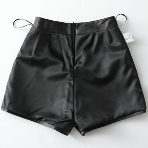 Shorts en similicuir PU pour femme, couleur unie, sur mesure, décontractés, taille haute, en similicuir, fabrication OEM - Product Image 4