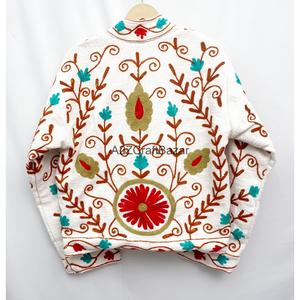 Chaqueta TNT 100% algodón hecha a mano en India con bordado Suzani, ecológica, transpirable, con cuello en V, manga larga y puntada abierta para mujer. - Product Image 2