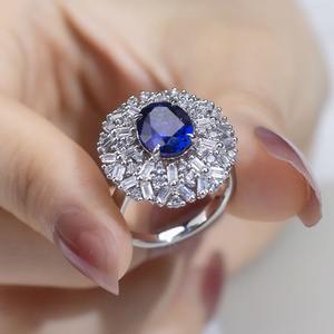 Anillo de Diamantes de Corte Esmeralda de Lujo en Oro Sólido de 18K/14K con Piedra Central – Joyería de Moda para Uso Diario y Ocasiones Especiales - Product Image 4