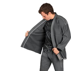 Gi de Jiu Jitsu pour hommes léger et personnalisé avec ceinture incluse, tissu durable, coutures renforcées, logos et étiquettes personnalisés - Product Image 3