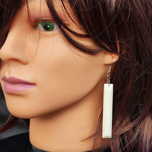 Boucles d'oreilles pendantes en os de buffle, faites à la main, uniques et durables, bijoux ethniques pour les occasions festives - Product Image 1