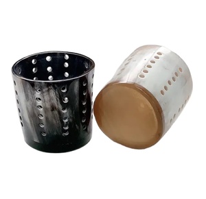 Portavelas de Cuerno Hecho a Mano con Forma Redonda para Decoración del Hogar - Product Image 1