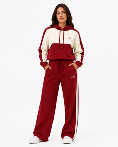 Conjunto Deportivo Informal Verde para Mujer con Paneles Laterales Beige, Siluetas Relajadas, Logotipo Personalizado, Ropa Urbana Moderna de Boutique - Product Image 4