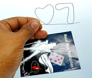 Truco de Magia: Efecto de Mentalismo de Cerca con la Forma de un Cable que Revela la Tarjeta Seleccionada por Memoria Mental - Product Image 1