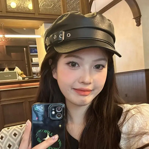 Gorra de béisbol vintage de cuero negro con remaches, estilo Harajuku Y2K, gótica Lolita, con parte superior plana que revela el rostro, impermeable, en cobre dorado. - Product Image 2