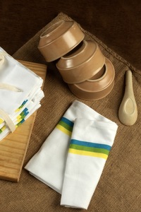 ผ้าเช็ดครัวทรงสี่เหลี่ยม ผลิตจากผ้าฝ้าย 100% เป็นมิตรกับสิ่งแวดล้อม ทอลายทาง ซักเครื่องได้ แห้งเร็ว ผลิตที่ทัมมิลนาฏูด - Product Image 2