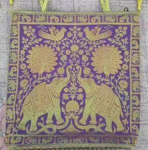 Sacs fourre-tout décontractés en brocart de soie avec pompon - Sacs élégants et luxueux avec fermeture éclair - Prix de gros du fabricant - Product Image 1