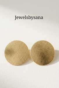 Pendientes de luna creciente dorada para mujer |   Modernos Pendientes en Forma de Luna Chapados en Oro |   Estilo Minimalista Dorado - Product Image 5