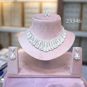 Juego de Joyería de Moda Vintage Estilo Dubái, Chapado en Oro de 24K de Imitación, Incluye Collar, Aretes, Brazaletes y Peines, Material de Cobre, Alemania - Product Image 1