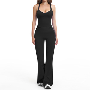 Ensemble de yoga 2 pièces blanc pour femme : Leggings sans couture taille haute avec effet froncé aux fesses et haut court à manches courtes avec dos découpé - Product Image 1