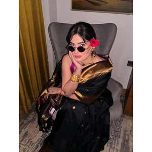 Sari en soie Paithani traditionnel spécial de Karishma Sharma, noir, tissé avec des fils Zari, Vitthala God, vêtements indiens et pakistanais, 650g - Product Image 1