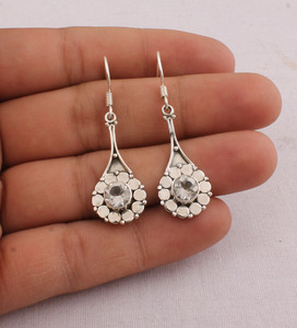 Vente en gros de boucles d'oreilles pendantes en lapis-lazuli artisanales Shree Jaipur, argent sterling 925, forme goutte d'eau vintage, unisexe, pour femmes - Product Image 1