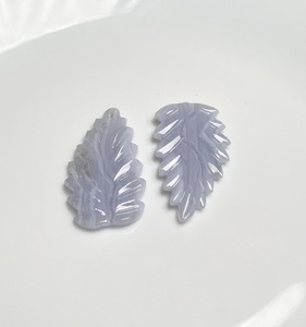 Venta al por mayor de cabujones de ágata de encaje azul natural tallados en forma de hoja, par a juego, para joyería personalizada - Product Image 1
