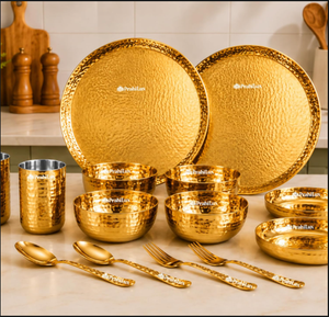 Service de table en acier inoxydable PVD doré, écologique, tricoté, 14 pièces, luxe, design, comprenant couverts, bol Thali, assiette, verre, cuillère, fourchette - Product Image 3
