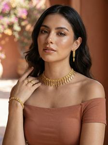 Ensembles de bijoux plaqués or 24 carats vintage classiques du fabricant indien inspirés du style USA France comprenant des broches de collier en cuivre - Product Image 2