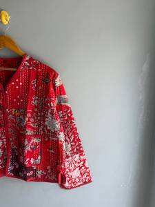 Chaqueta acolchada de algodón con parches florales rojos para mujer, abrigo con botones frontales, ropa informal de invierno, regalo para ella - Product Image 3