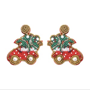 Nouveautés : Boucles d'oreilles clous classiques unisexe, faites main, en perles de rocaille, couleur rose et blanc, design chapeau rose, pour enseignant(e)s et mariages - Product Image 3