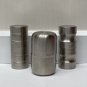 Support en forme de L en acier inoxydable 316 robuste pour les cloisons de toilettes publiques dans les zones à fort trafic, solution de projet durable - Product Image 3