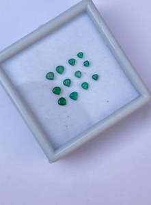 พลอยมรกตทรงหัวใจขนาด 2.50 และ 3.50 มม. สำหรับจี้ ลูกปัดมรกตธรรมชาติสำหรับสร้อยคอของดีไซเนอร์ - Product Image 5