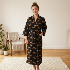 Kimono en coton à imprimé tigre noir exotique |   Peignoir pour femme à col en V et manches longues avec poches |   Chef-d'œuvre de vêtements de nuit durables - Product Image 2