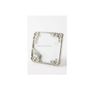 Marco de fotos de metal premium para decoración moderna del hogar que muestra un diseño elegante, durabilidad, estilo y acabado de calidad. - Product Image 1