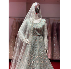 Lehenga de Fiesta en Color Claro con Gran Volumen, Adornos Elaborados y Bordado Completo a Mano en Tela de Red - Product Image 3